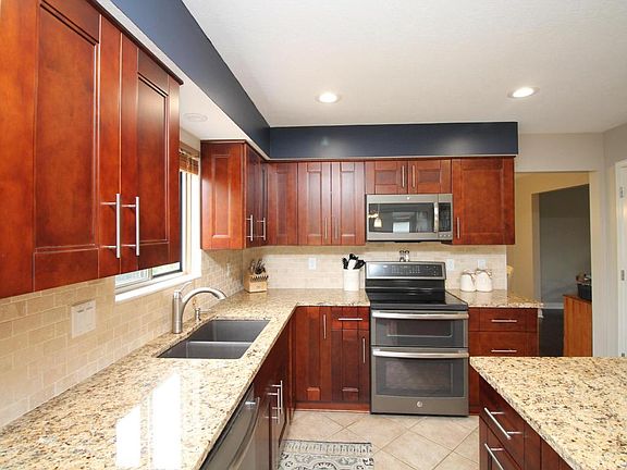 4th image of 2340 Walborn Dr
