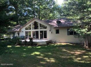 9694 Whispering Creek Ct, Stanwood, MI 49346