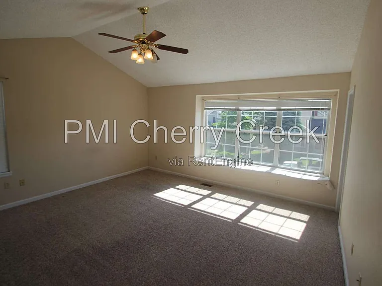 9800 Foxhill Cir — Photo 18