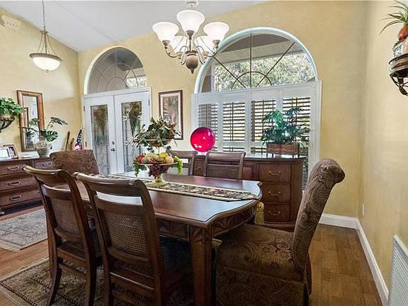 4th image of 10625 Versailles Blvd