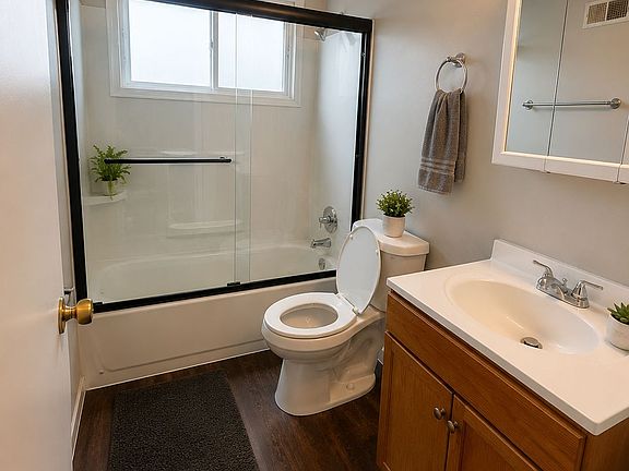 5th image of 2740 Holiday Hill Dr