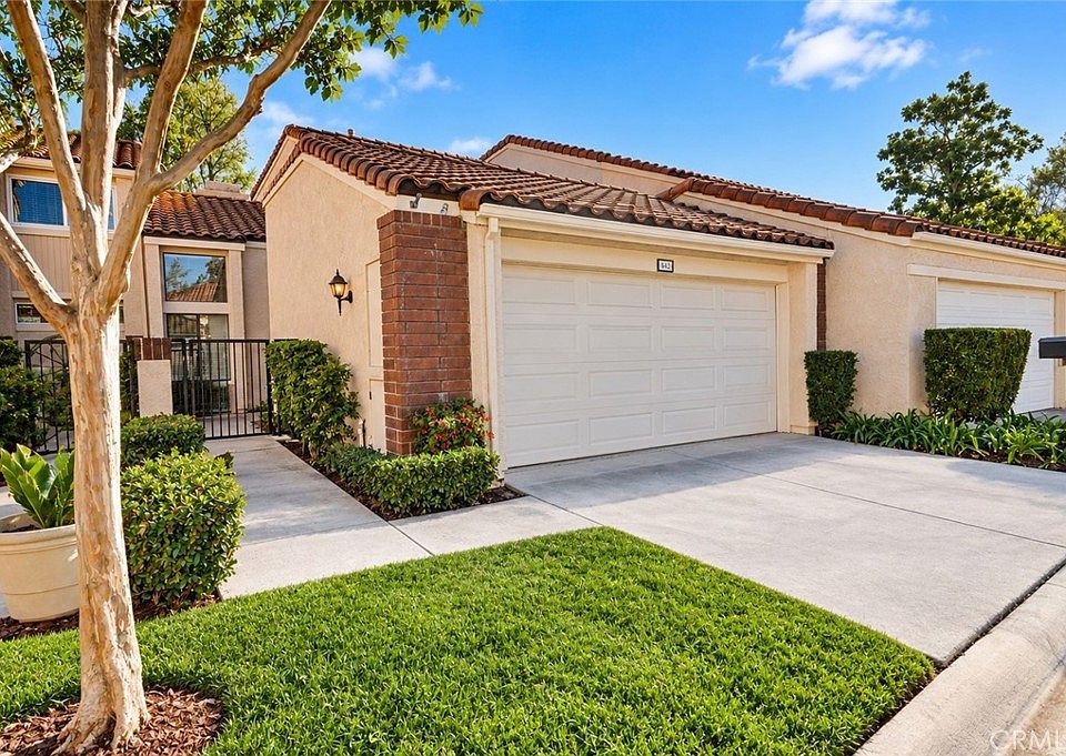 1st image of 643 Colonial Cir