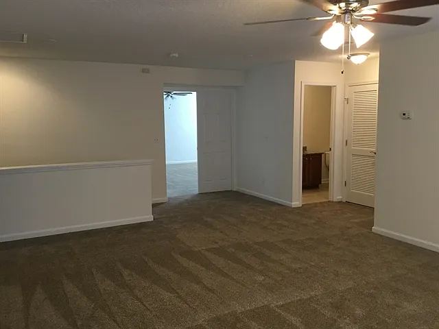 385 Bostwick Cir — Photo 5