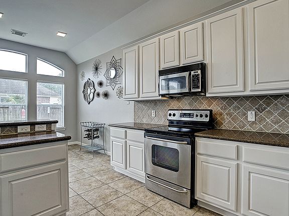 3rd image of 4711 Sandy Arbor Ct