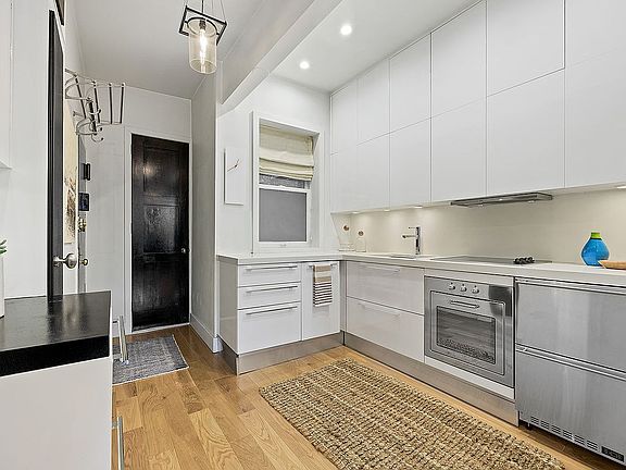 3rd image of 335 W 21st Street Row