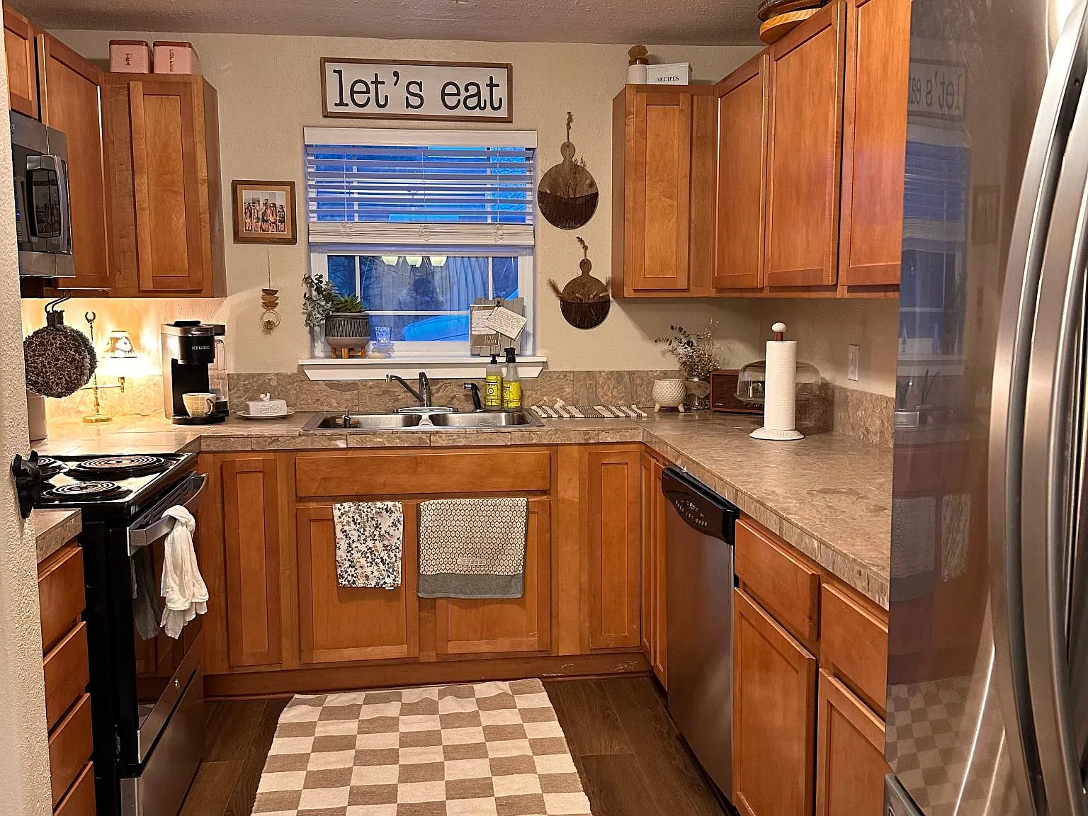 3 bed, 2.5 bath, 1650 sqft, $2,225 — Photo 3