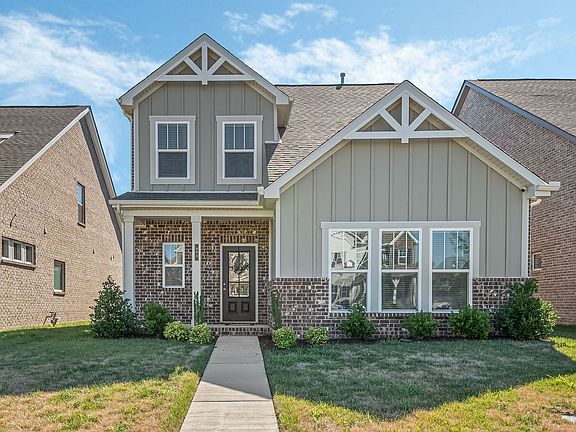 3rd image of 903 Nance Ln