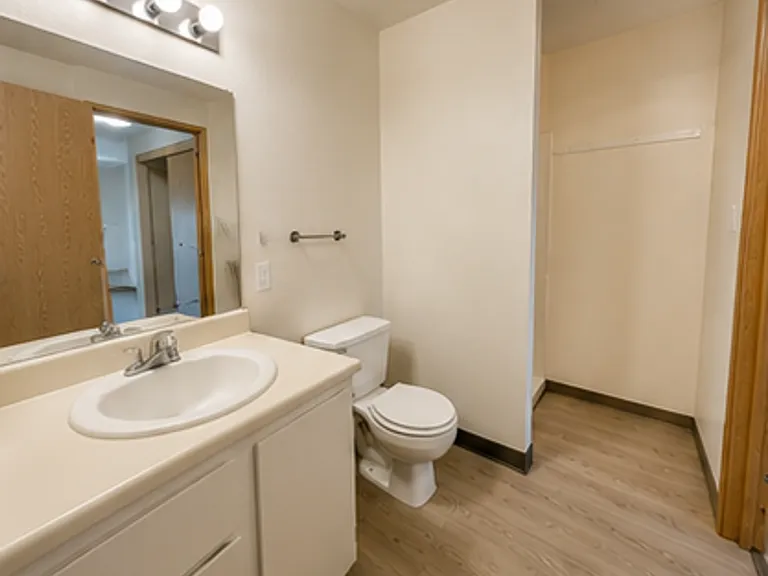 Willow Creek Apartments — Photo 24