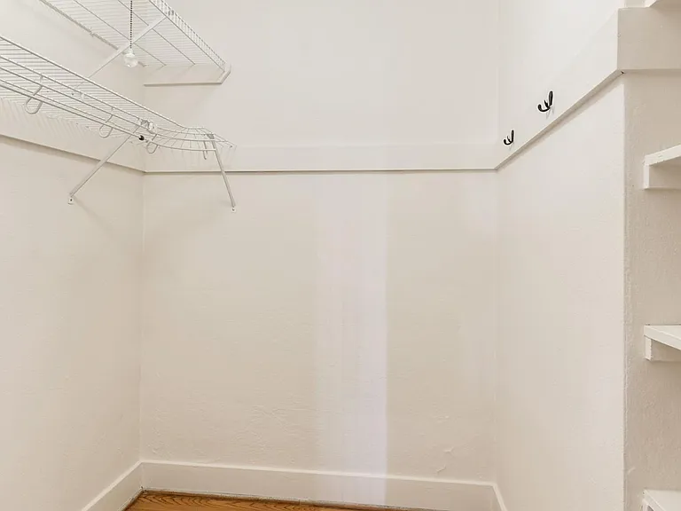 900 Queen Anne Apartments — Photo 18