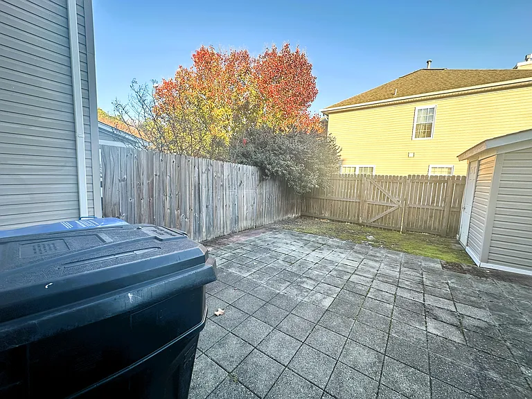 1812 Abbotsbury Way — Photo 21