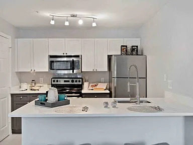 Henley at Kingstowne Apartments