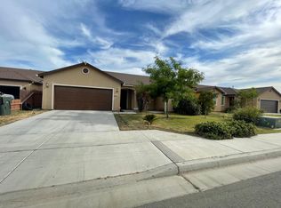 1519 W Manor Ct, Hanford, CA 93230