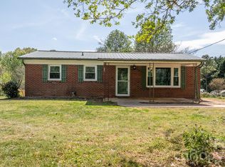 2525 Old Trenton Pl, Lenoir, NC 28645