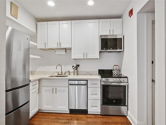 4th image of 920 S Carrollton Ave APT M