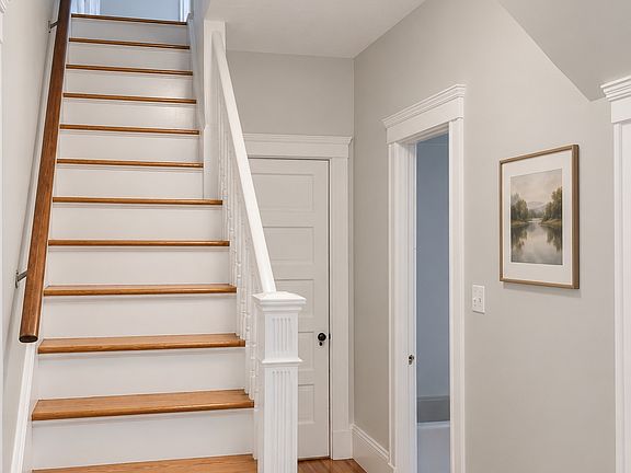 4th image of 66 Simpson Ave #1
