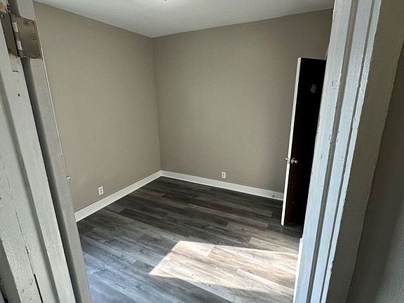 4th image of 3233 W Burleigh St #10070594