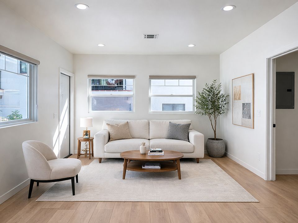 1st image of 370 S Los Robles Ave #102