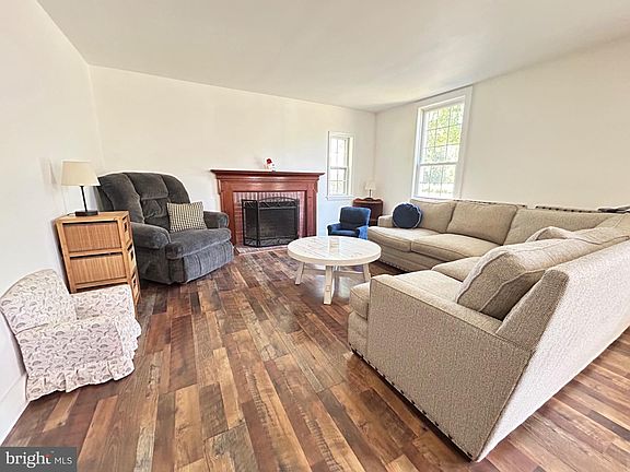 3rd image of 29292 Maple Ave