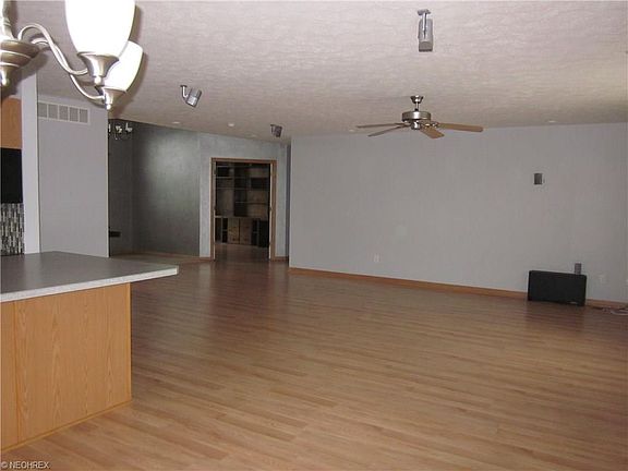 2nd image of 4493 Leeds Ct