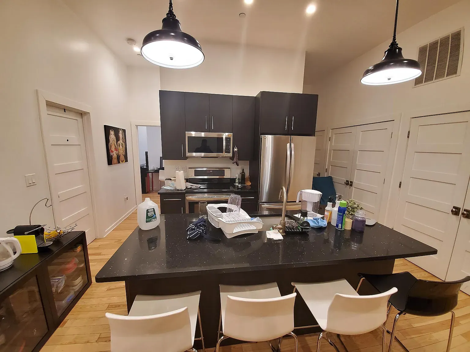 2 bed, 800 sqft, $4,400 — Photo 3