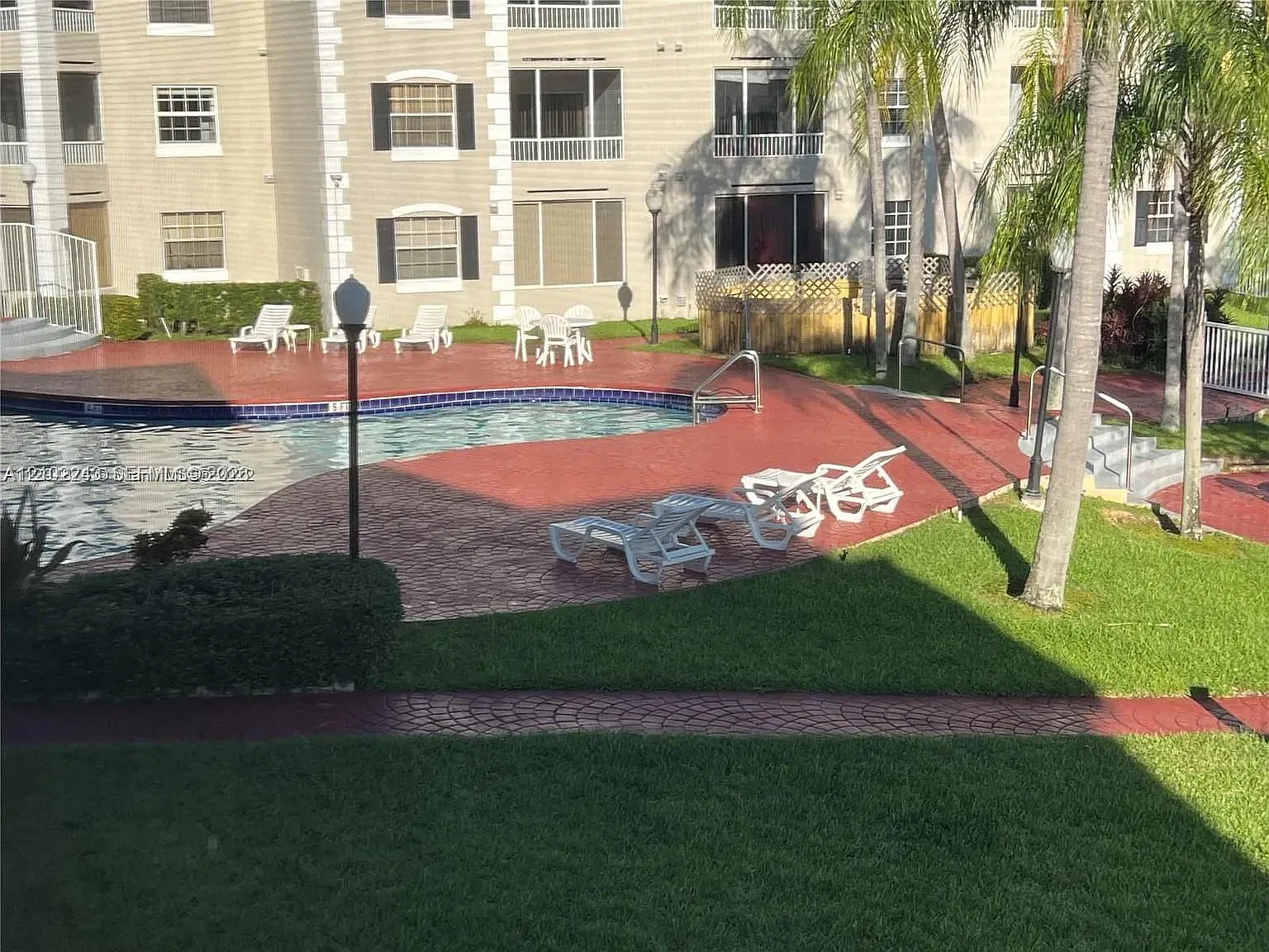 Lakeview Club Condo — Photo 3