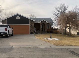 1805 Tomahawk Rd, Dodge City, KS 67801