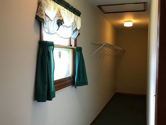 4'x24' walk in closet 