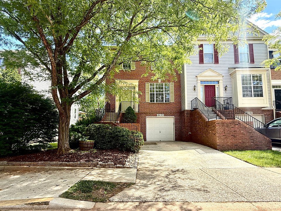 1st image of 10123 Vanderbilt Cir