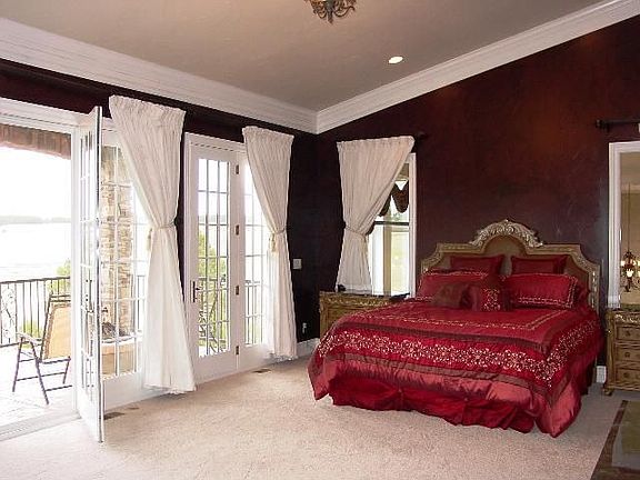 Large master retreat