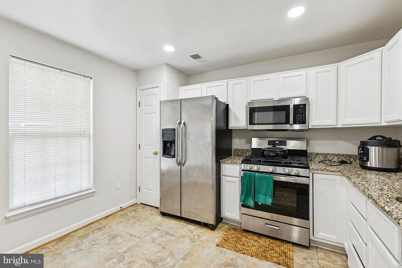 2 bed, 1244 sqft, $2,700 — Photo 1