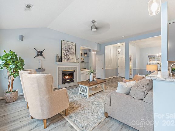 5th image of 3903 Bon Rea Dr