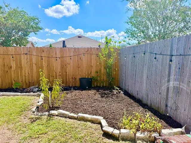 3 bed, 2.5 bath, 1654 sqft, $1,875 — Photo 3