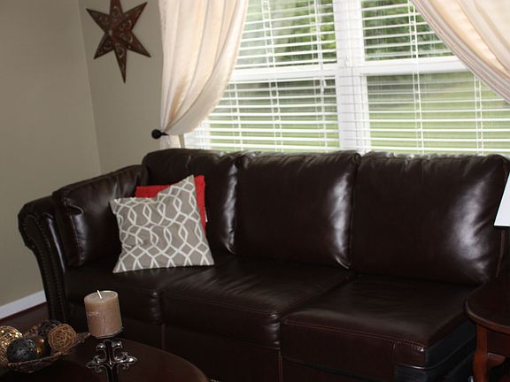 3rd image of 406 Colony Woods Dr