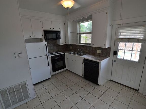 4th image of 7871.5 Lasalle Ave #1