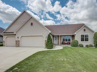 9747 S Mustang Pl, Oak Creek, WI 53154