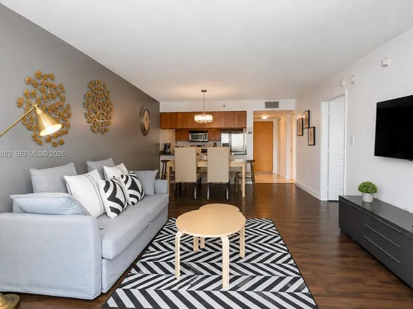 1200 Brickell Bay Dr APT 3207, Miami, FL 33131