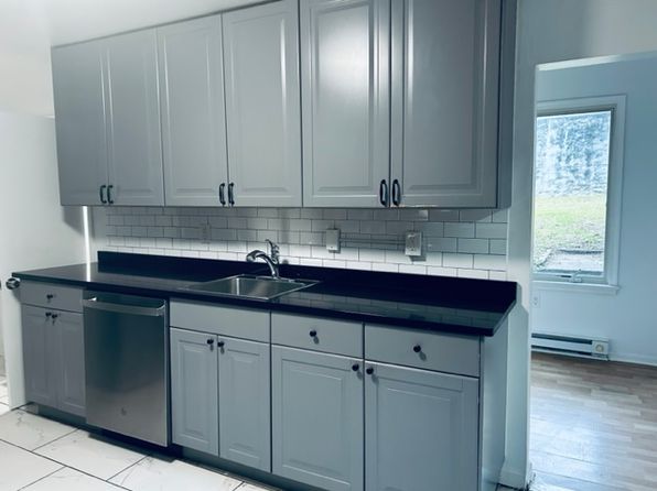 135 Rochelle Ave #1
