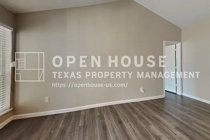 3 bed, 2.0 bath, 1579 sqft, $1,900 — Photo 4