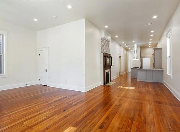 4th image of 2228 Taylor St