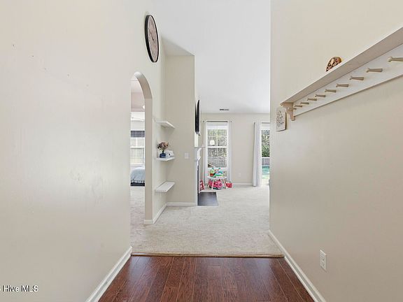 4th image of 404 Hidden Oaks Drive