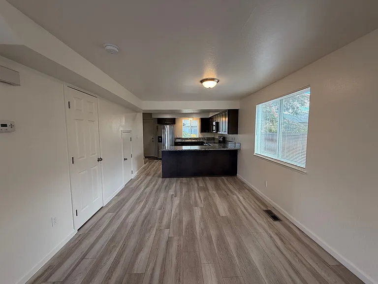 319 Thoma St #B — Photo 5