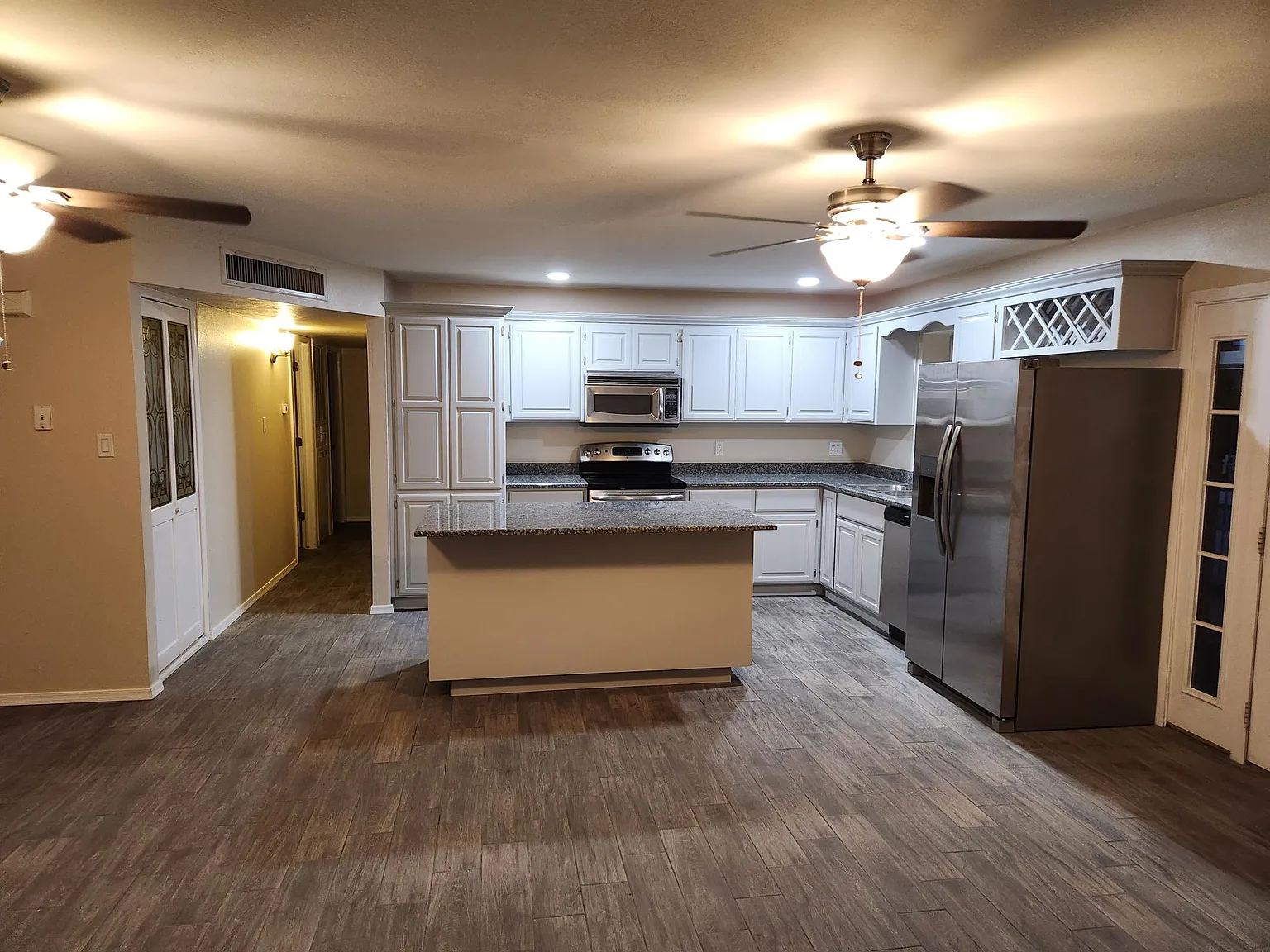 3 bed, 1900 sqft, $3,900 — Photo 4