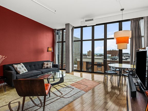 5th image of 1000 W Leland Ave APT 9B