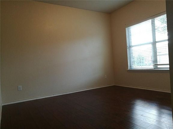 3rd image of 4933 Caraway Dr