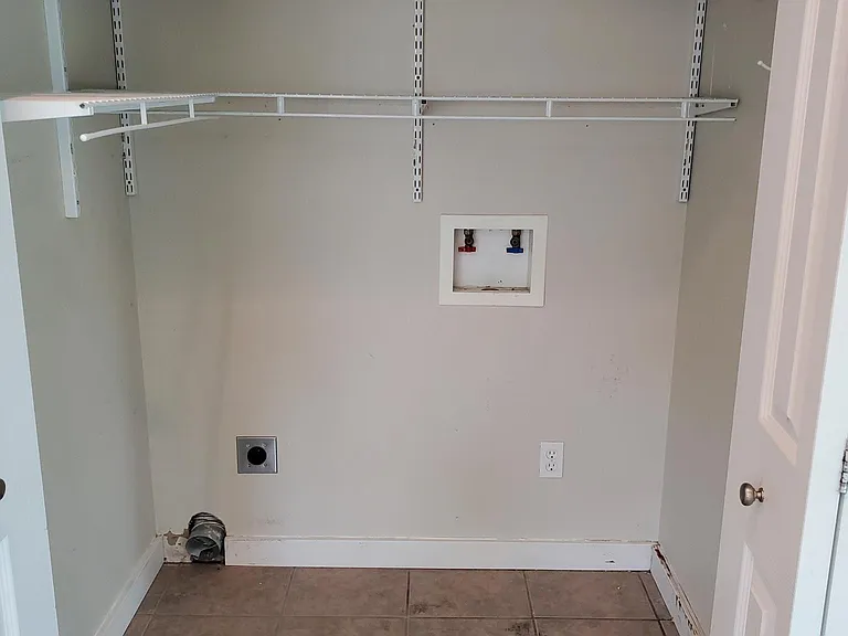 398 Solberg Dr #B — Photo 16