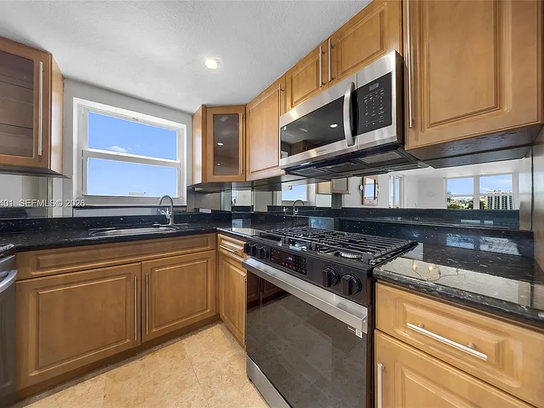 720 Collins Ave #603 — Photo 14