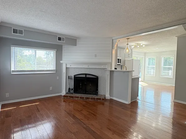616 Lake Point Cir, Virginia Beach, VA 23451