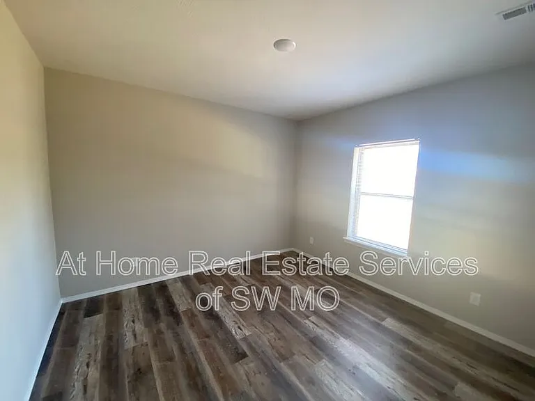 632 S Southgate St — Photo 8