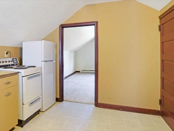 3rd image of 229 Park St W #2