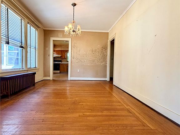 4th image of 2406 Pioneer Ave